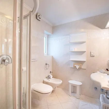 Bed & Breakfast Garni Bondi 3*